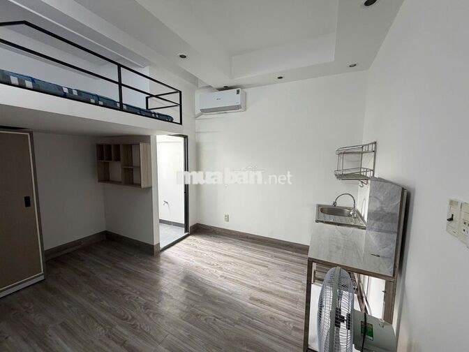 Phòng VIP ngay góc NTSơn-DQHàm, full nthất, có BAN CÔNG,gần ĐH CNghiệp