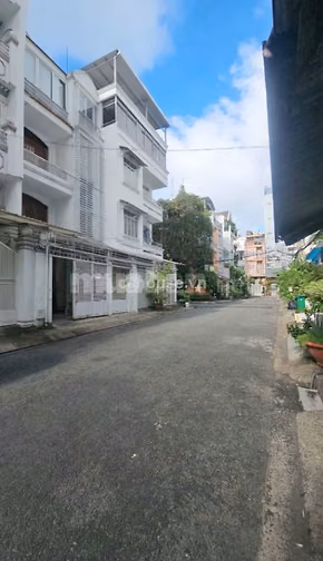 Hẻm thực tế 10m 506 Đường 3 tháng 2 Quận 10 