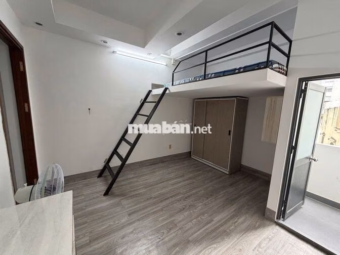 Phòng VIP ngay góc NTSơn-DQHàm, full nthất, có BAN CÔNG,gần ĐH CNghiệp
