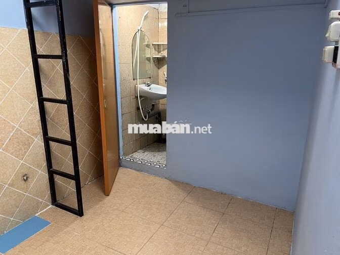 Phòng Nơ Trang Long ngay gần cầu Bình Lợi, WC riêng, giờ giấc tự do