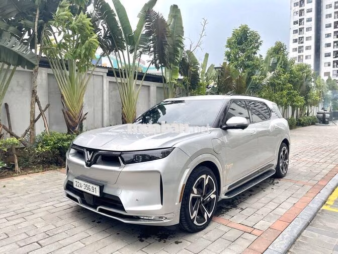 VinFast VF9 Plus 2025 Bạc 7 chỗ 2000km