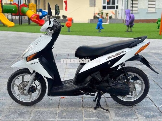 Honda Click Trắng Tiết kiệm xăng đời cuối
