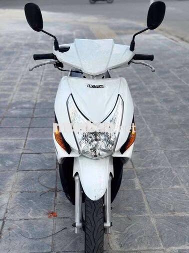 Honda Click Trắng Tiết kiệm xăng đời cuối