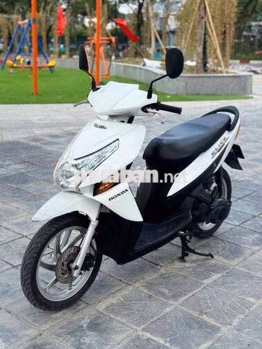 Honda Click Trắng Tiết kiệm xăng đời cuối
