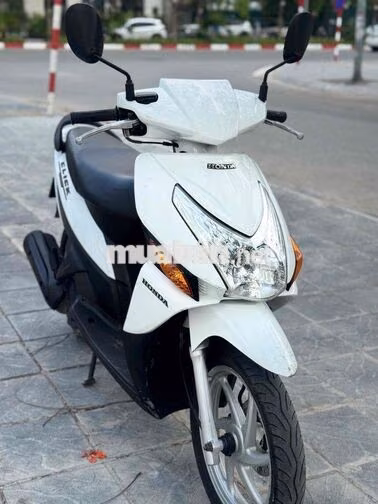 Honda Click Trắng Tiết kiệm xăng đời cuối