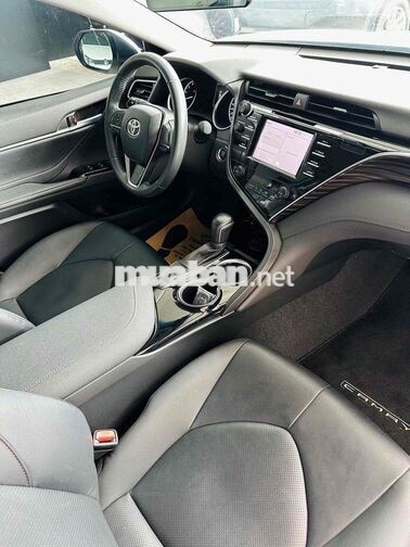 Toyota Camry 2021 2.0G Trắng