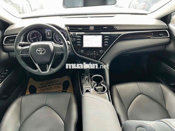 Toyota Camry 2021 2.0G Trắng