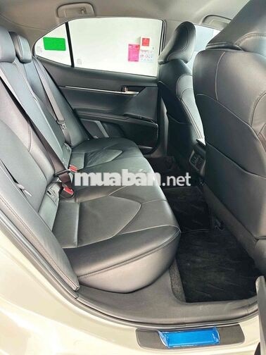 Toyota Camry 2021 2.0G Trắng