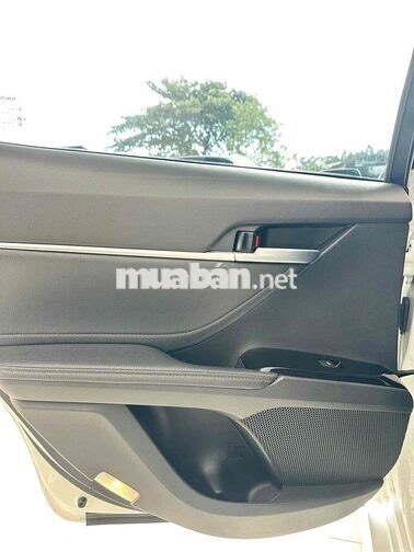 Toyota Camry 2021 2.0G Trắng