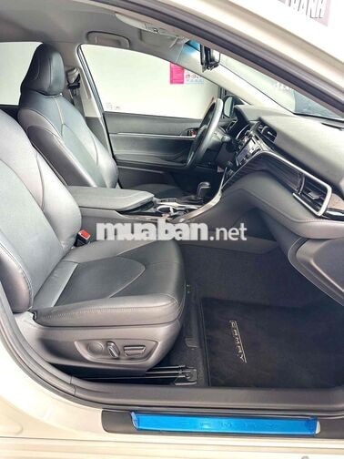 Toyota Camry 2021 2.0G Trắng