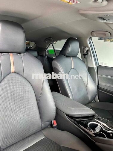 Toyota Camry 2021 2.0G Trắng