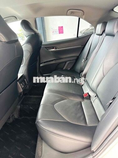 Toyota Camry 2021 2.0G Trắng