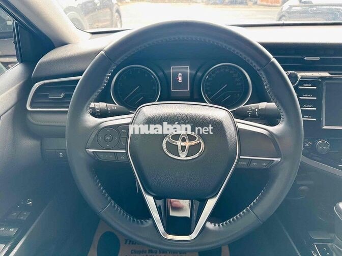 Toyota Camry 2021 2.0G Trắng