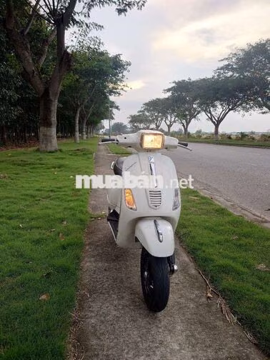 Piaggio Vespa S150 Trắng Ý