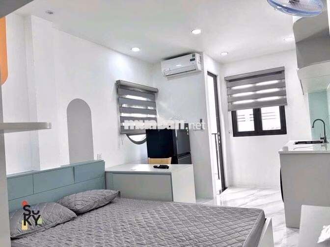 TONE TRẮNG CÓ GU MÁY GIẶT RIÊNG THANG MÁY