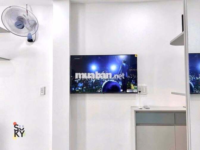 TONE TRẮNG CÓ GU MÁY GIẶT RIÊNG THANG MÁY