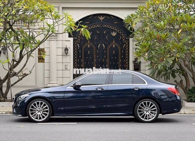 Mercedes C300 AMG 2017 Xanh đen 54.000 km