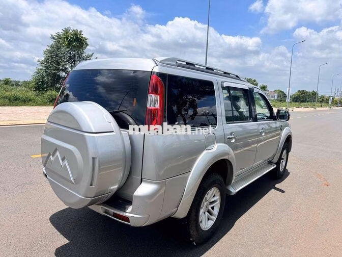 Ford Everest 2011 2 cầu Số sàn Xăng Bạc,xe cực đẹp