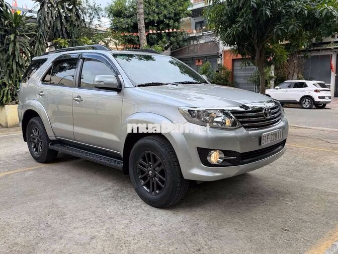 Toyota Fortuner 2015 Tự động Bạc 57000 km