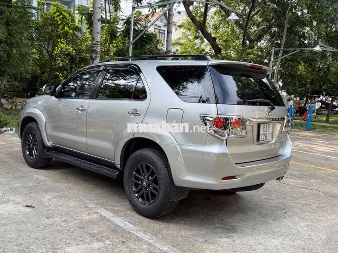 Toyota Fortuner 2015 Tự động Bạc 57000 km