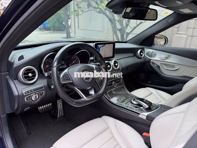 Mercedes C300 AMG 2017 Xanh đen 54.000 km