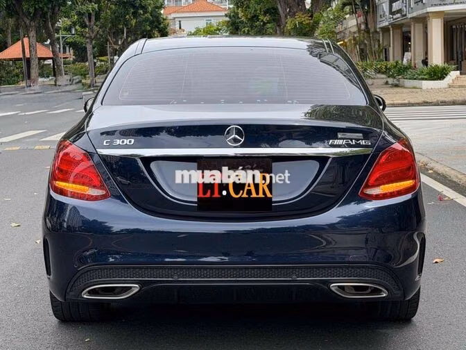 Mercedes C300 AMG 2017 Xanh đen 54.000 km