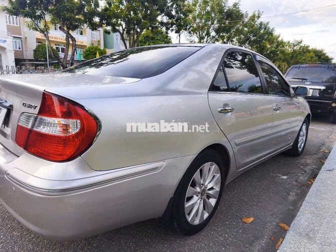 Toyota Camry 2004 Bạc 5 chỗ