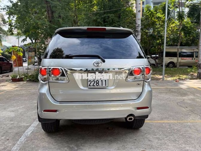 Toyota Fortuner 2015 Tự động Bạc 57000 km