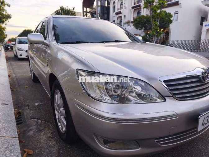 Toyota Camry 2004 Bạc 5 chỗ