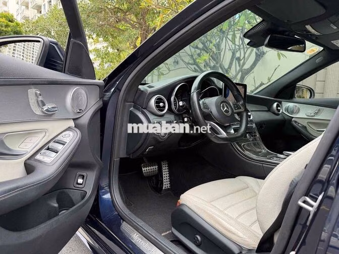 Mercedes C300 AMG 2017 Xanh đen 54.000 km