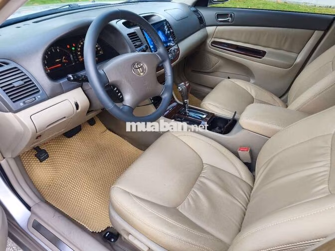 Toyota Camry 2004 Bạc 5 chỗ