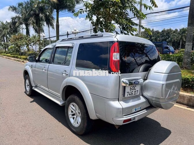 Ford Everest 2011 2 cầu Số sàn Xăng Bạc,xe cực đẹp