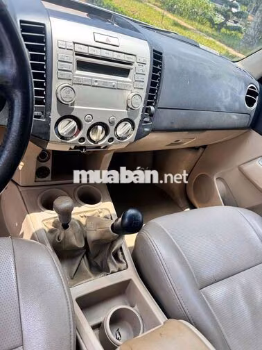 Ford Everest 2011 2 cầu Số sàn Xăng Bạc,xe cực đẹp