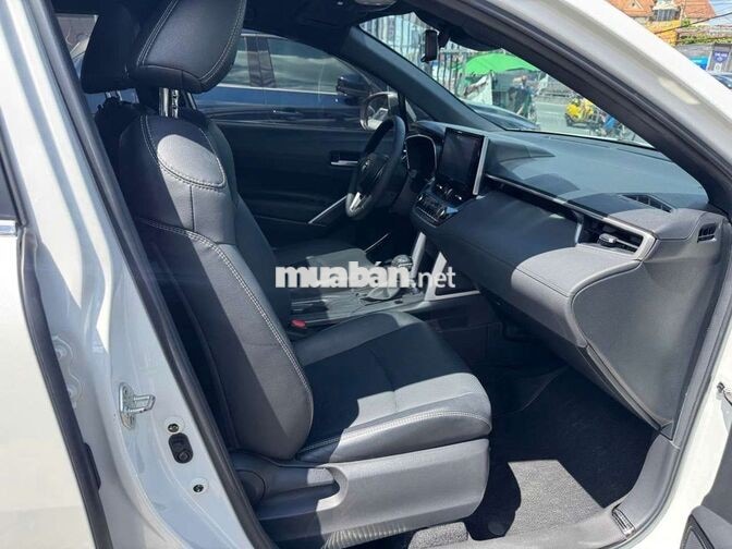 Toyota Corolla Cross 2021 1.8V, màu trắng,8v2 km