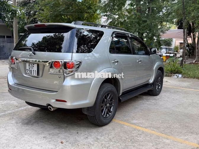 Toyota Fortuner 2015 Tự động Bạc 57000 km