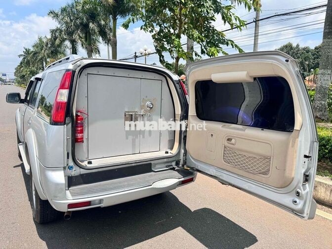 Ford Everest 2011 2 cầu Số sàn Xăng Bạc,xe cực đẹp