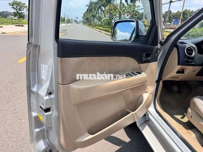 Ford Everest 2011 2 cầu Số sàn Xăng Bạc,xe cực đẹp