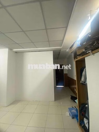 Cần pass lại phòng hợp đồng còn 10 tháng