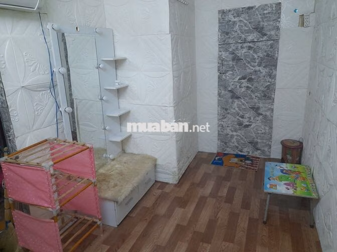 Phòng trọ giá rẻ Q1 giờ giấc tự do thuận tiện đi về