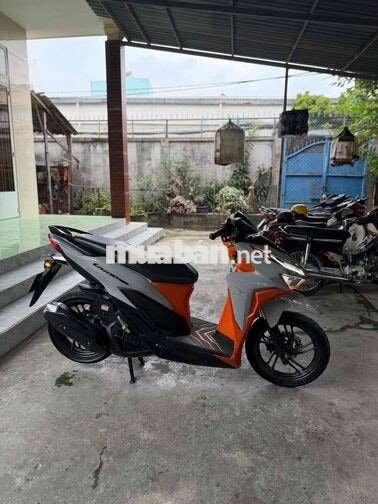 Honda Vario 150 2021 bạc cam