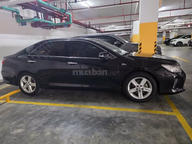 Cấn bán gấp xe Toyota - Camry 2.5Q màu đen, sản xuất tháng 03/2017 .
