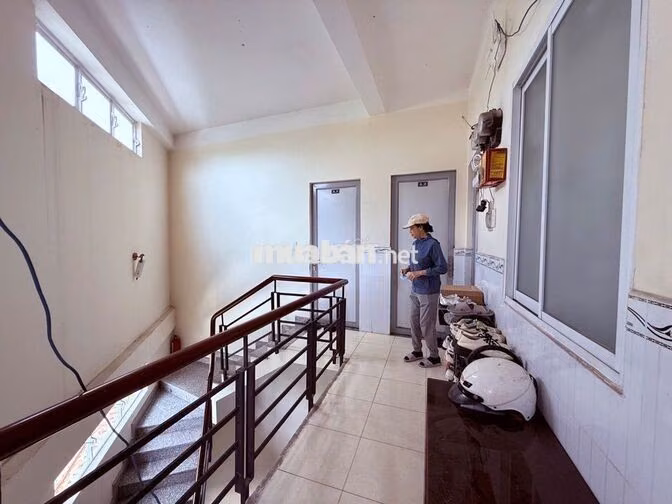 Bán Vinhomes Hóc Môn đường 13m lề đường 3m ngang 5m dài 10m HC đủ.