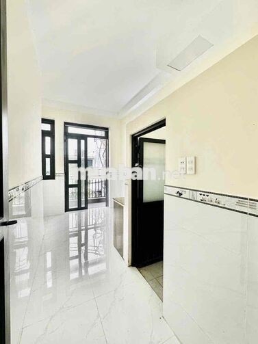 Cho thuê phòng trọ có bancong bên cạnh ĐH Công Thương