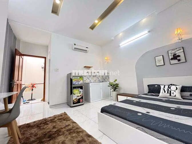 Phòng cửa sổ - full nội thất - cực sạch sẽ - ngay Tô Hiệu - kế Đầm Sen