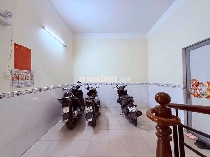 Bán Vinhomes Hóc Môn đường 13m lề đường 3m ngang 5m dài 10m HC đủ.