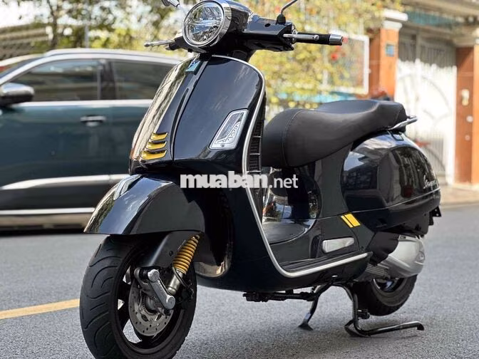 Piaggio Vespa GTS 300 HPE Đen 3.500 km