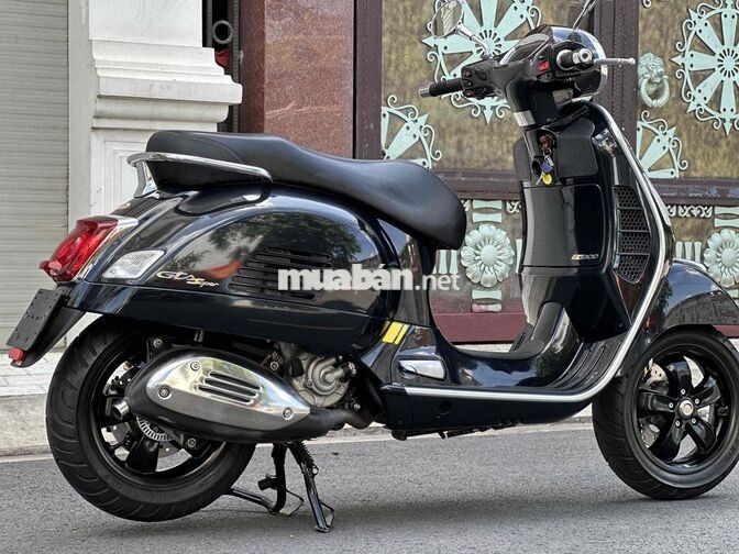Piaggio Vespa GTS 300 HPE Đen 3.500 km