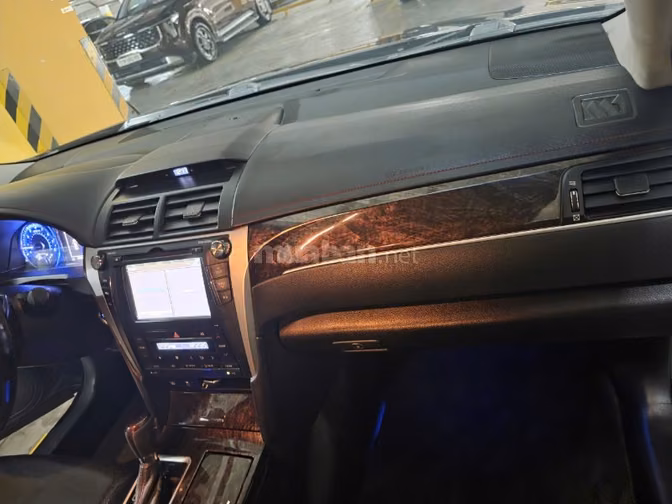 Cấn bán gấp xe Toyota - Camry 2.5Q màu đen, sản xuất tháng 03/2017 .