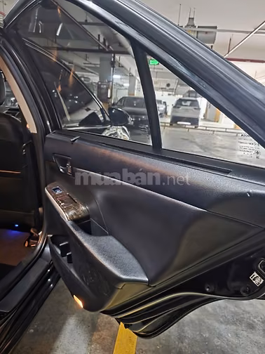 Cấn bán gấp xe Toyota - Camry 2.5Q màu đen, sản xuất tháng 03/2017 .
