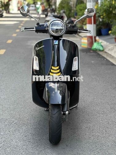 Piaggio Vespa GTS 300 HPE Đen 3.500 km